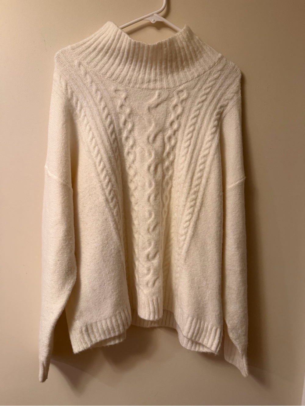 Like New Gap Ivory Fisherman’s Sweater- XL